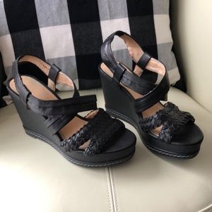 Black wedge sandals 🖤